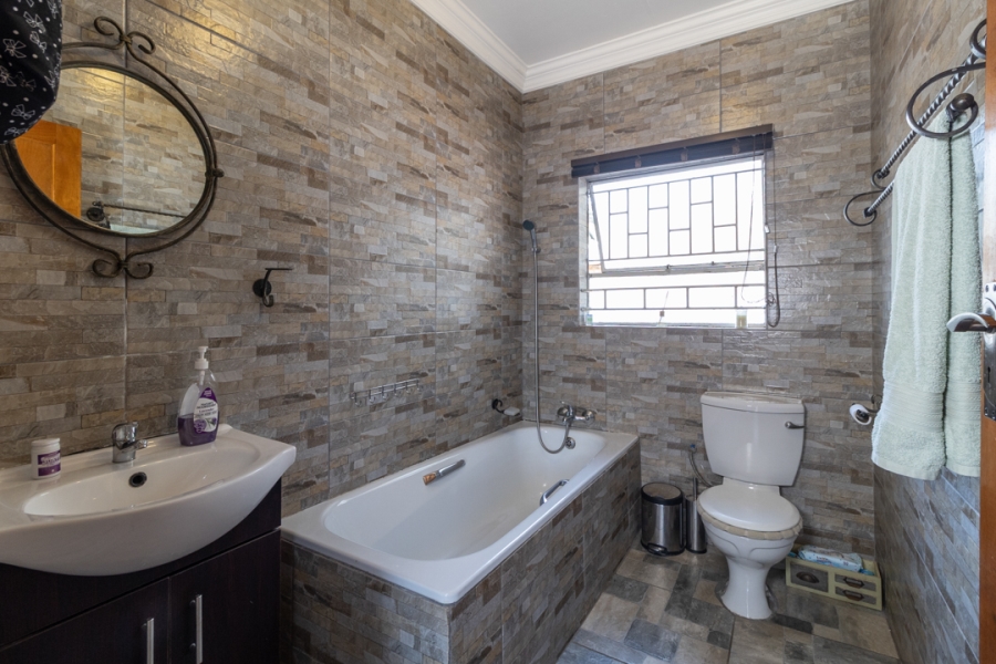 4 Bedroom Property for Sale in Meerhof North West